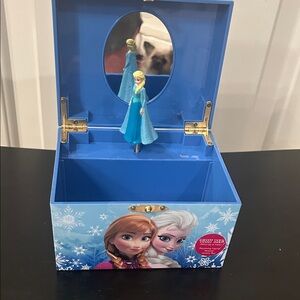 Disney Frozen Musical Jewelry Box with Elsa and Anna Artwork 
Plays Let It Go.❄️